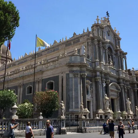 Large Double In Catania, Le Voci Del Mercato ベッド・アンド・ブレックファスト カターニア